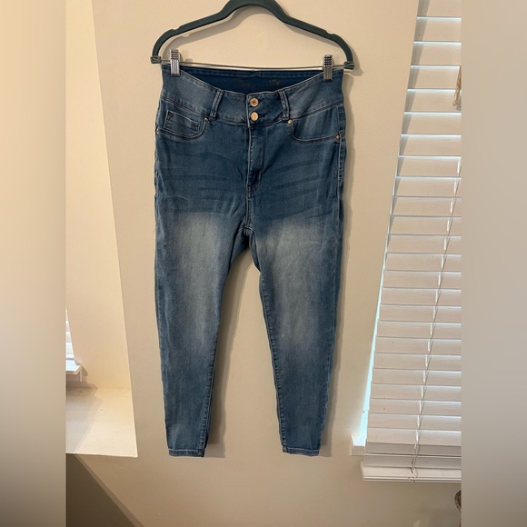 Seven7 Denim - Seven7 Blue High Rise Jeans with Soft Denim